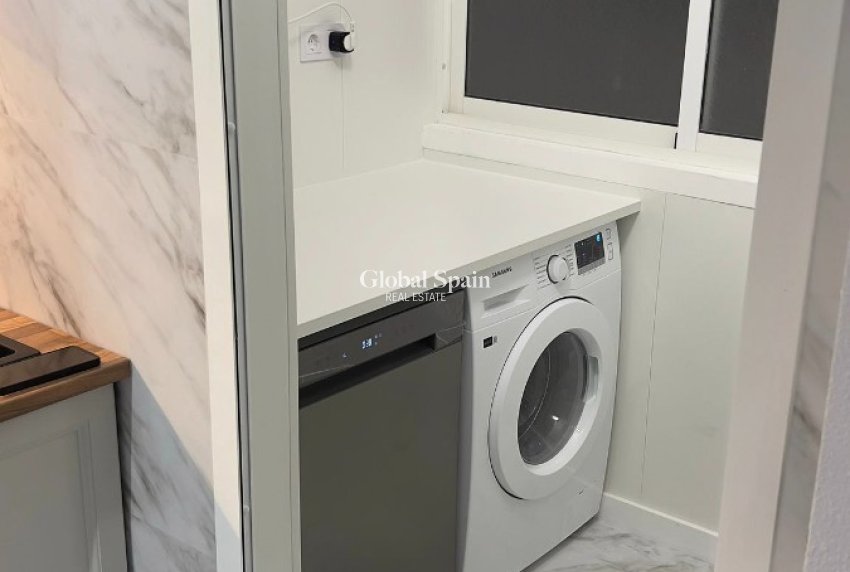 Resale - HOUSE -
ORIHUELA COSTA - La Zenia