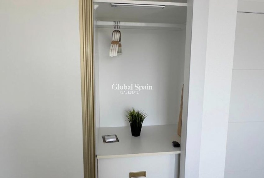 Resale - HOUSE -
ORIHUELA COSTA - La Zenia