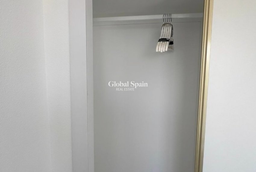 Resale - HOUSE -
ORIHUELA COSTA - La Zenia