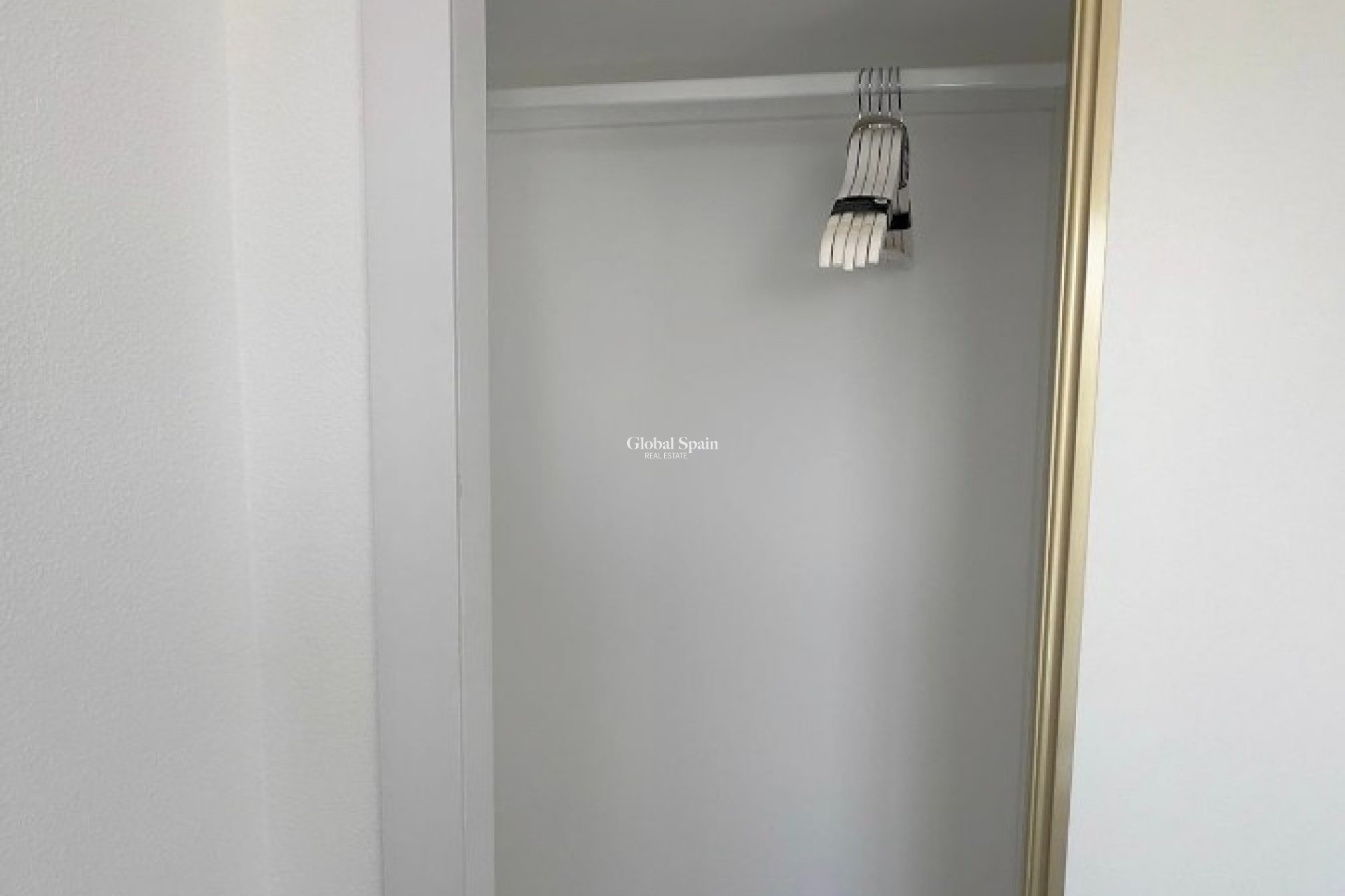 Resale - HOUSE -
ORIHUELA COSTA - La Zenia