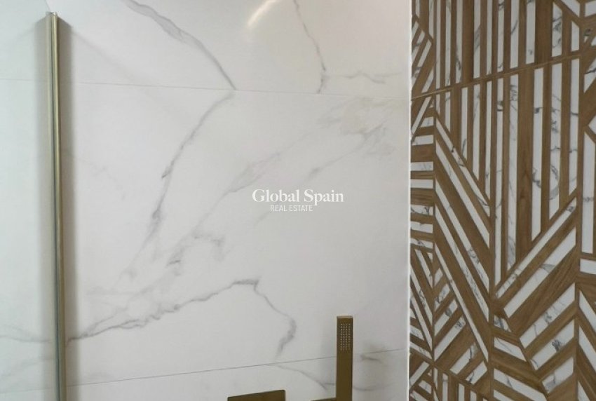 Resale - HOUSE -
ORIHUELA COSTA - La Zenia