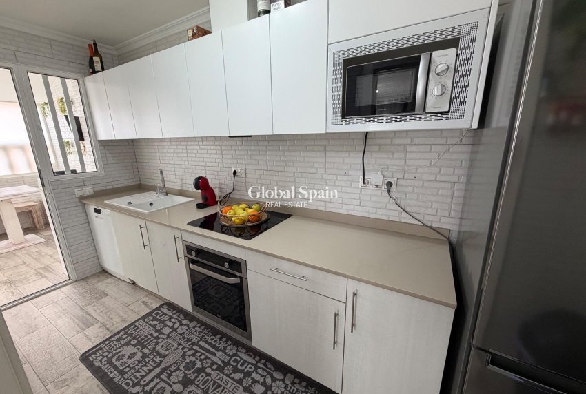 Resale - HOUSE -
ORIHUELA COSTA - La Zenia