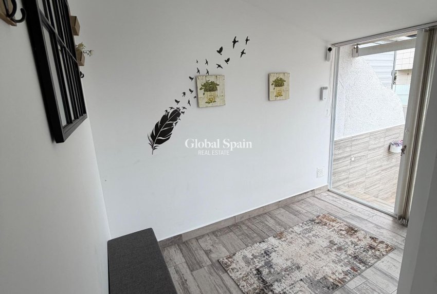 Resale - HOUSE -
ORIHUELA COSTA - La Zenia