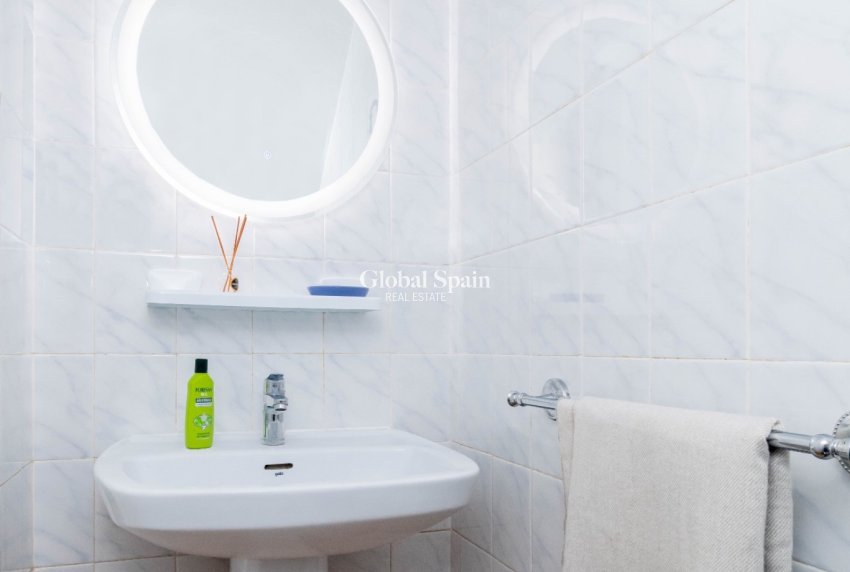 Resale - HOUSE -
ORIHUELA COSTA - La Zenia