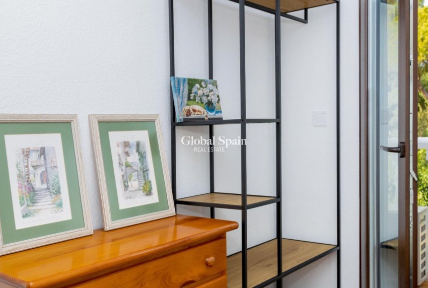 Resale - HOUSE -
ORIHUELA COSTA - La Zenia