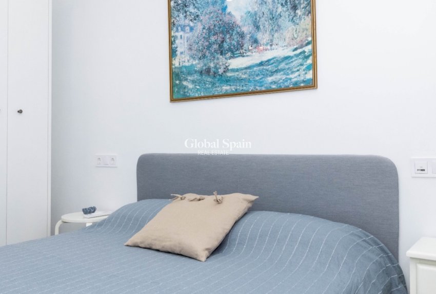 Resale - HOUSE -
ORIHUELA COSTA - La Zenia