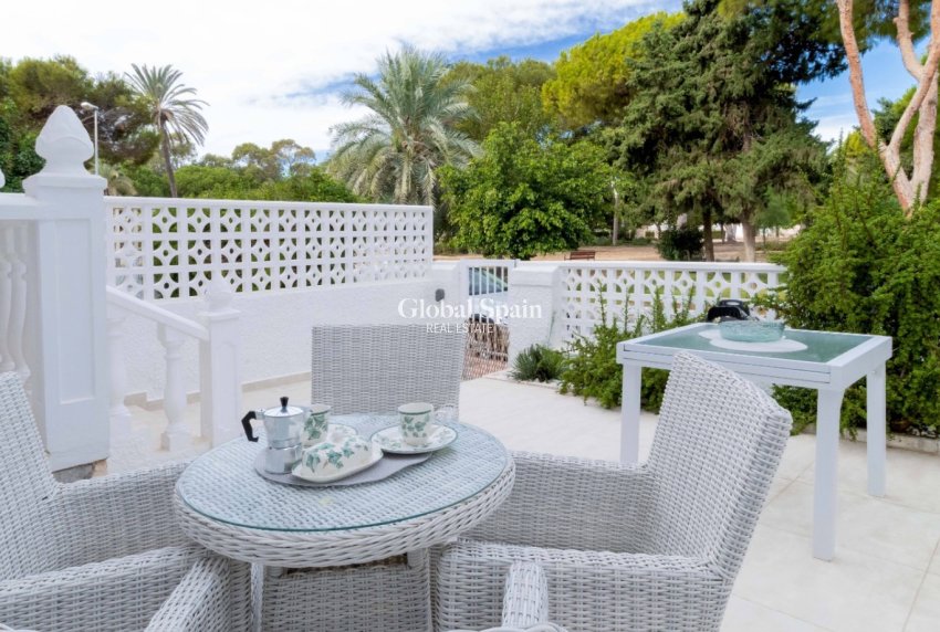 Resale - HOUSE -
ORIHUELA COSTA - La Zenia