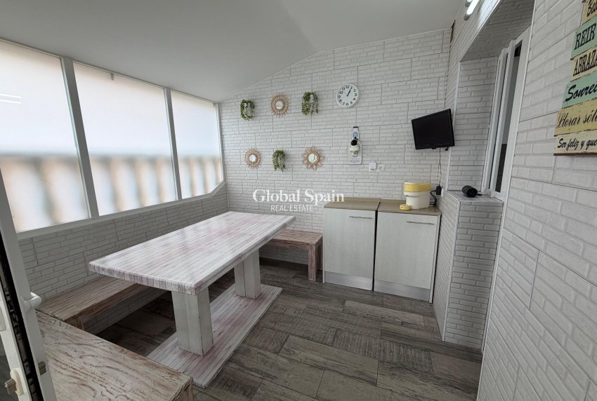 Resale - HOUSE -
ORIHUELA COSTA - La Zenia