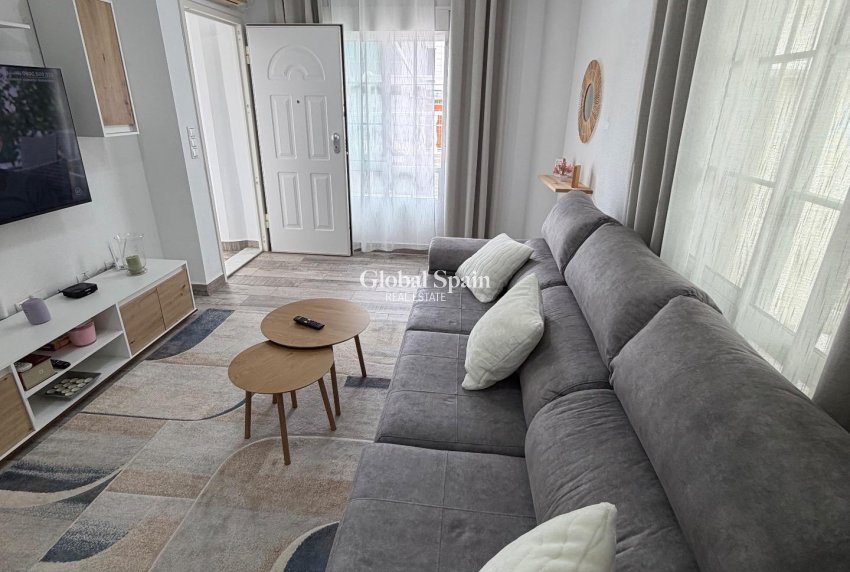 Resale - HOUSE -
ORIHUELA COSTA - La Zenia