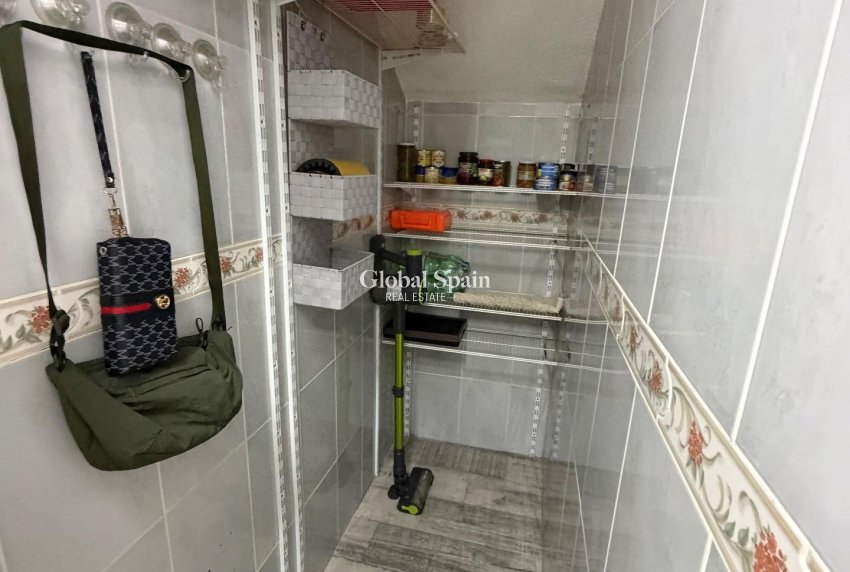 Resale - HOUSE -
ORIHUELA COSTA - La Zenia