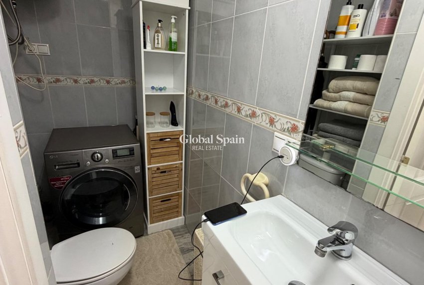 Resale - HOUSE -
ORIHUELA COSTA - La Zenia