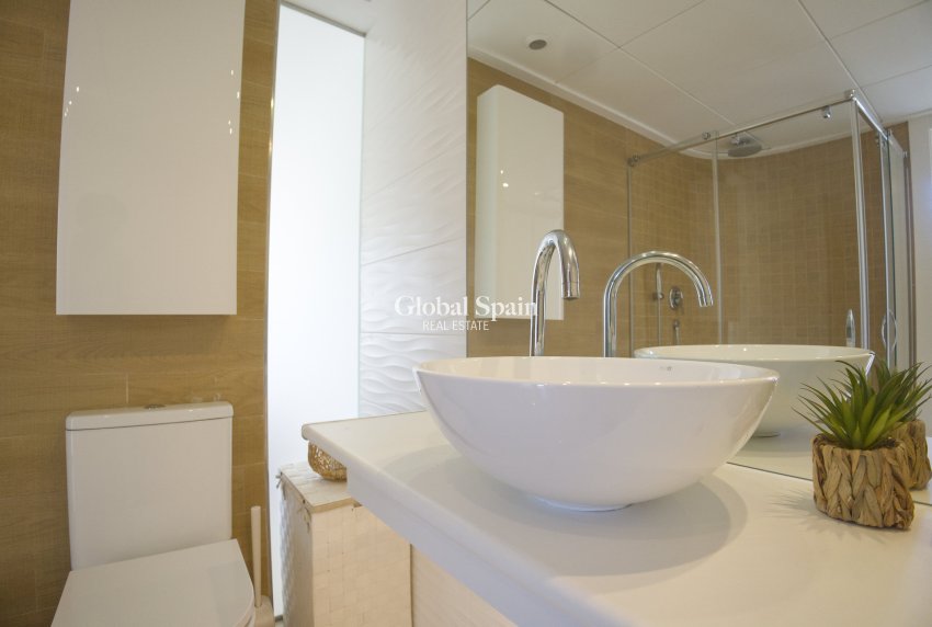 Resale - HOUSE -
ORIHUELA COSTA - La Zenia