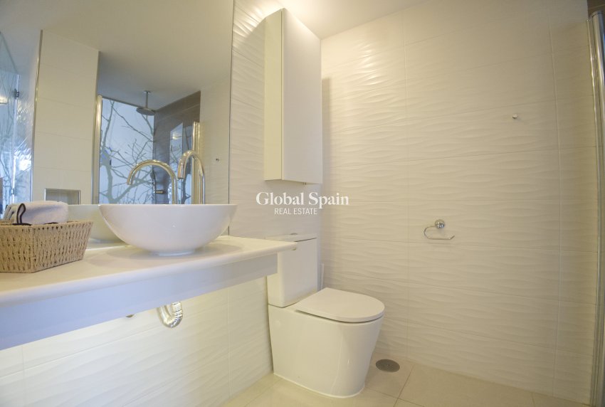 Resale - HOUSE -
ORIHUELA COSTA - La Zenia