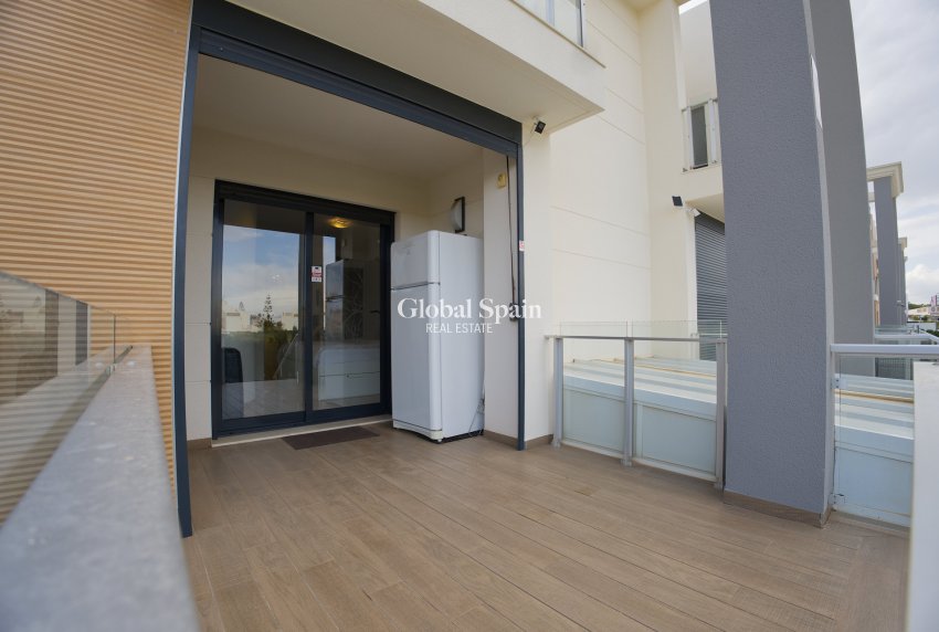 Resale - HOUSE -
ORIHUELA COSTA - La Zenia