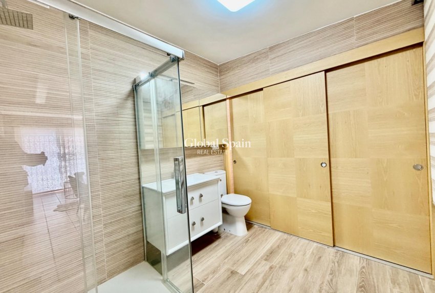 Resale - HOUSE -
ORIHUELA COSTA - La Zenia