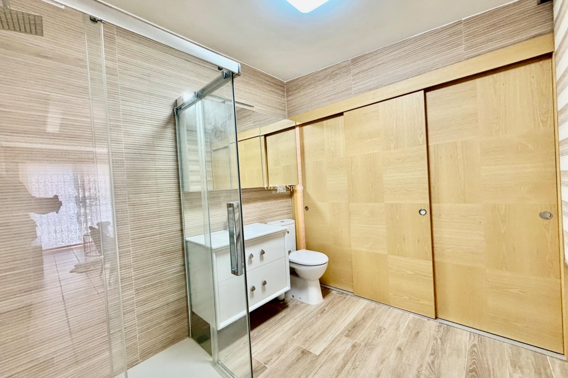 Resale - HOUSE -
ORIHUELA COSTA - La Zenia