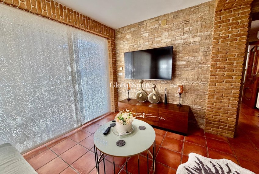 Resale - HOUSE -
ORIHUELA COSTA - La Zenia