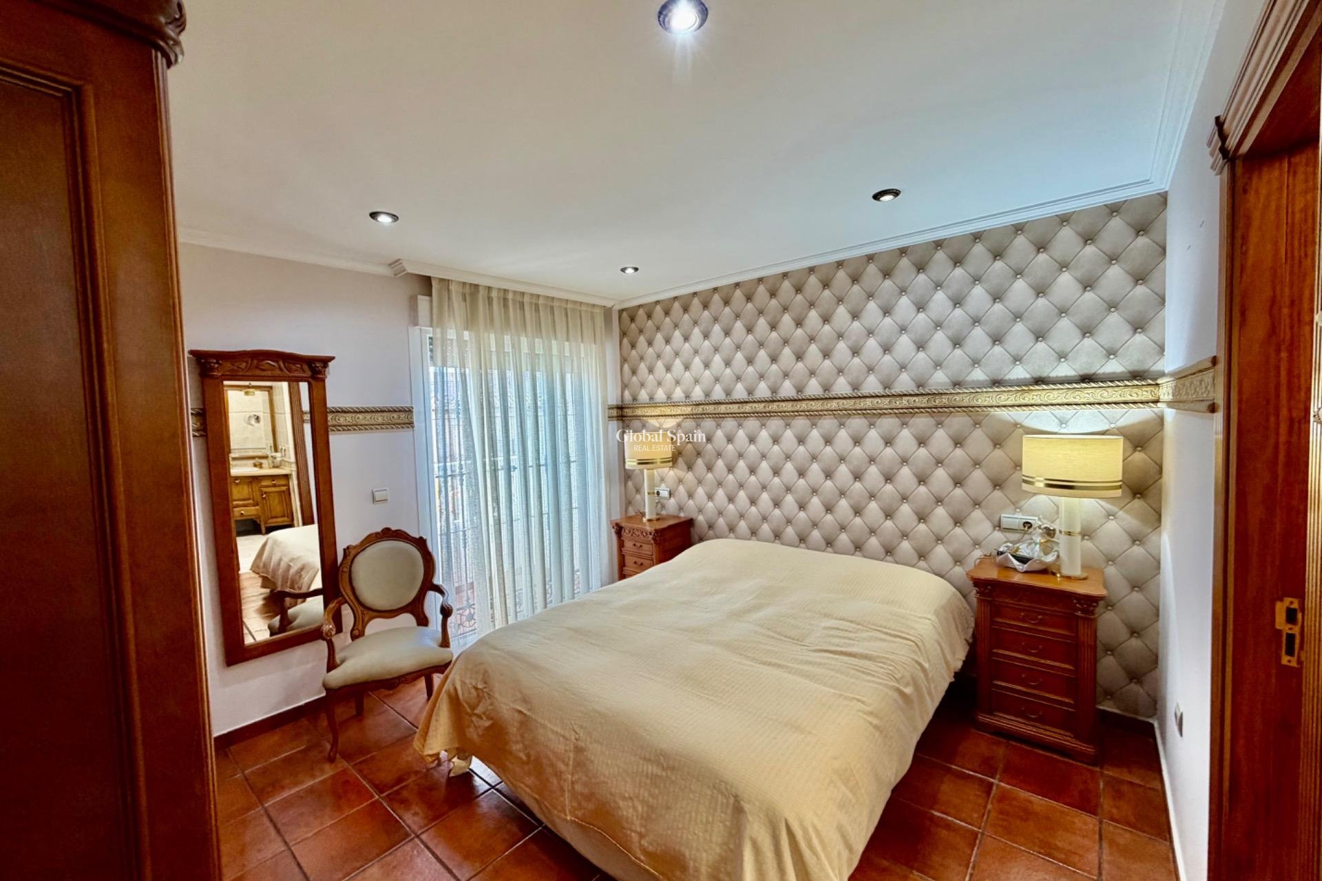 Resale - HOUSE -
ORIHUELA COSTA - La Zenia