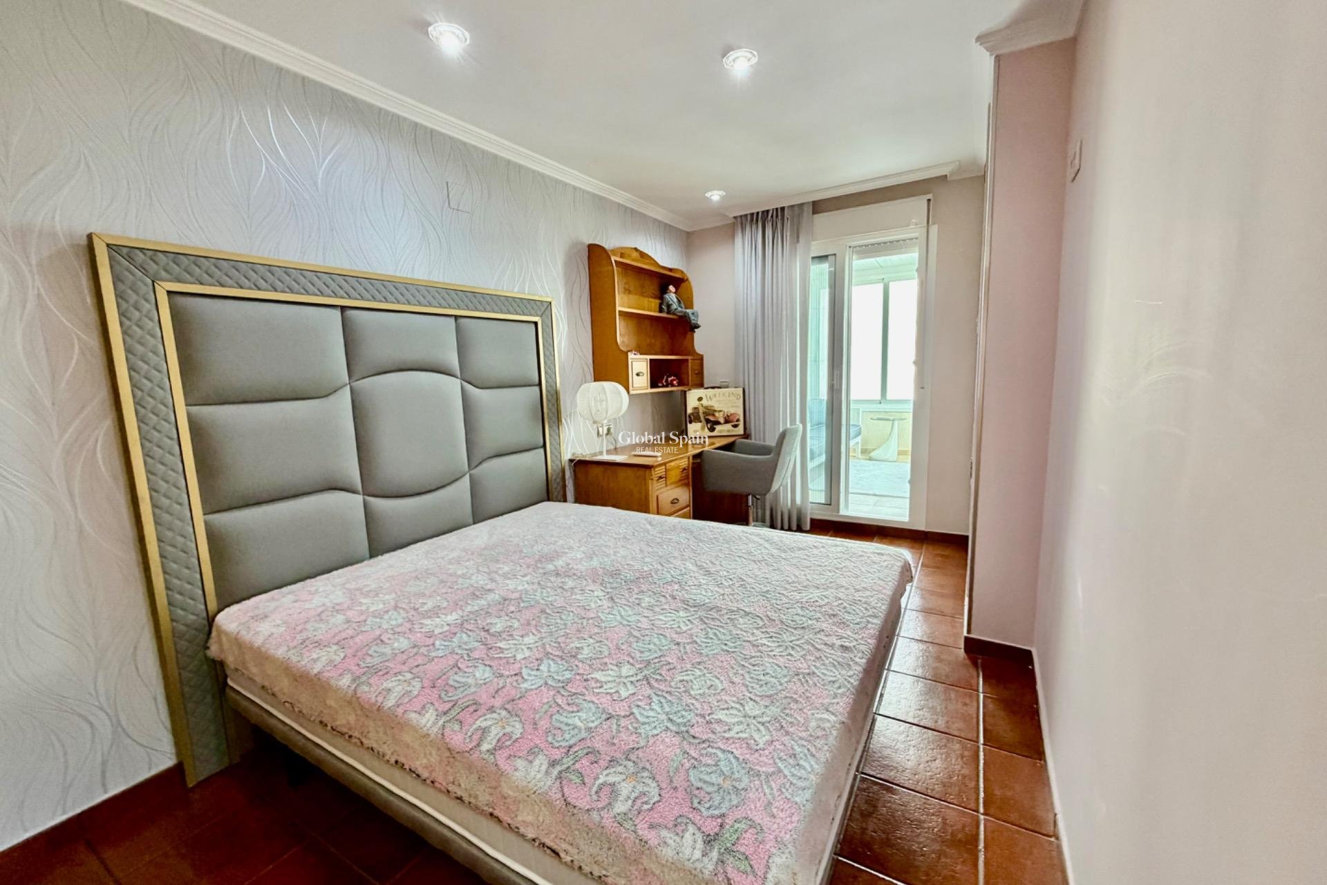 Resale - HOUSE -
ORIHUELA COSTA - La Zenia