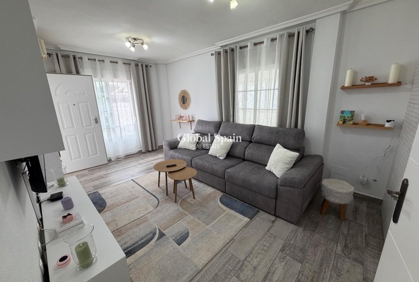 Resale - HOUSE -
ORIHUELA COSTA - La Zenia