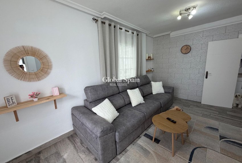 Resale - HOUSE -
ORIHUELA COSTA - La Zenia
