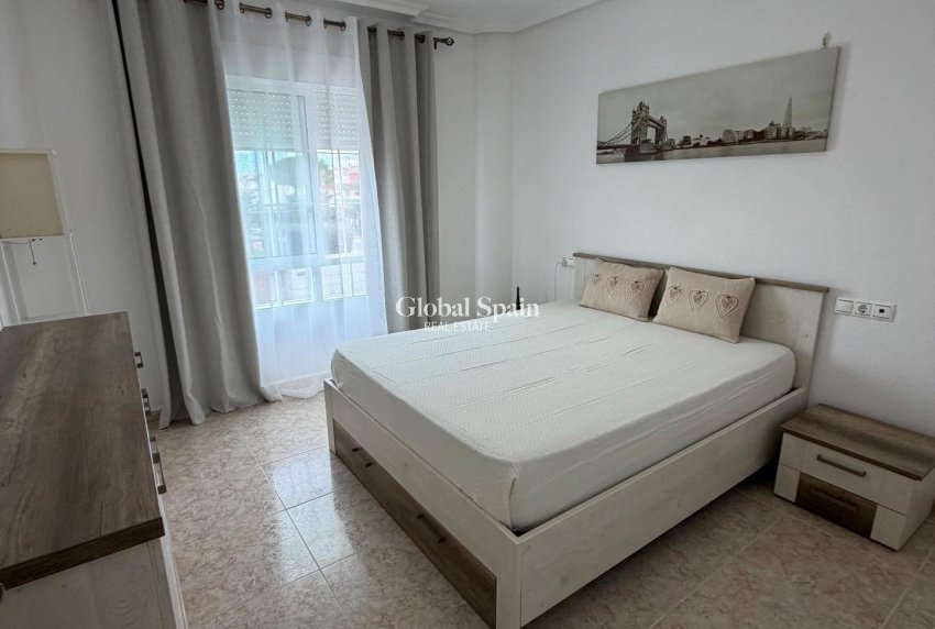 Resale - HOUSE -
ORIHUELA COSTA - La Zenia