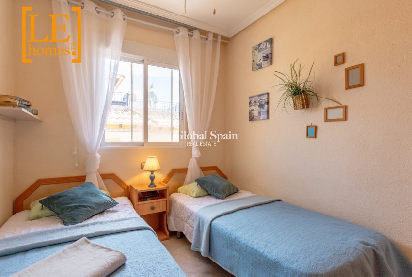Resale - HOUSE -
ORIHUELA COSTA - La Zenia
