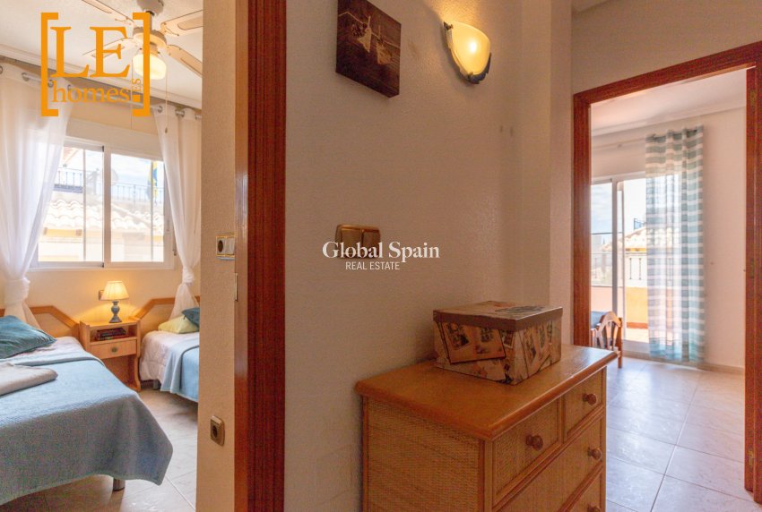 Resale - HOUSE -
ORIHUELA COSTA - La Zenia