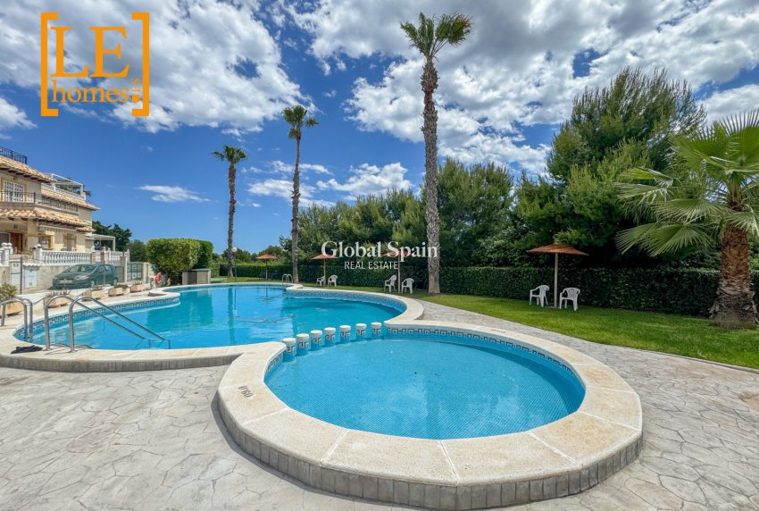Resale - HOUSE -
ORIHUELA COSTA - La Zenia