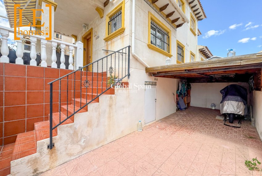 Resale - HOUSE -
ORIHUELA COSTA - La Zenia