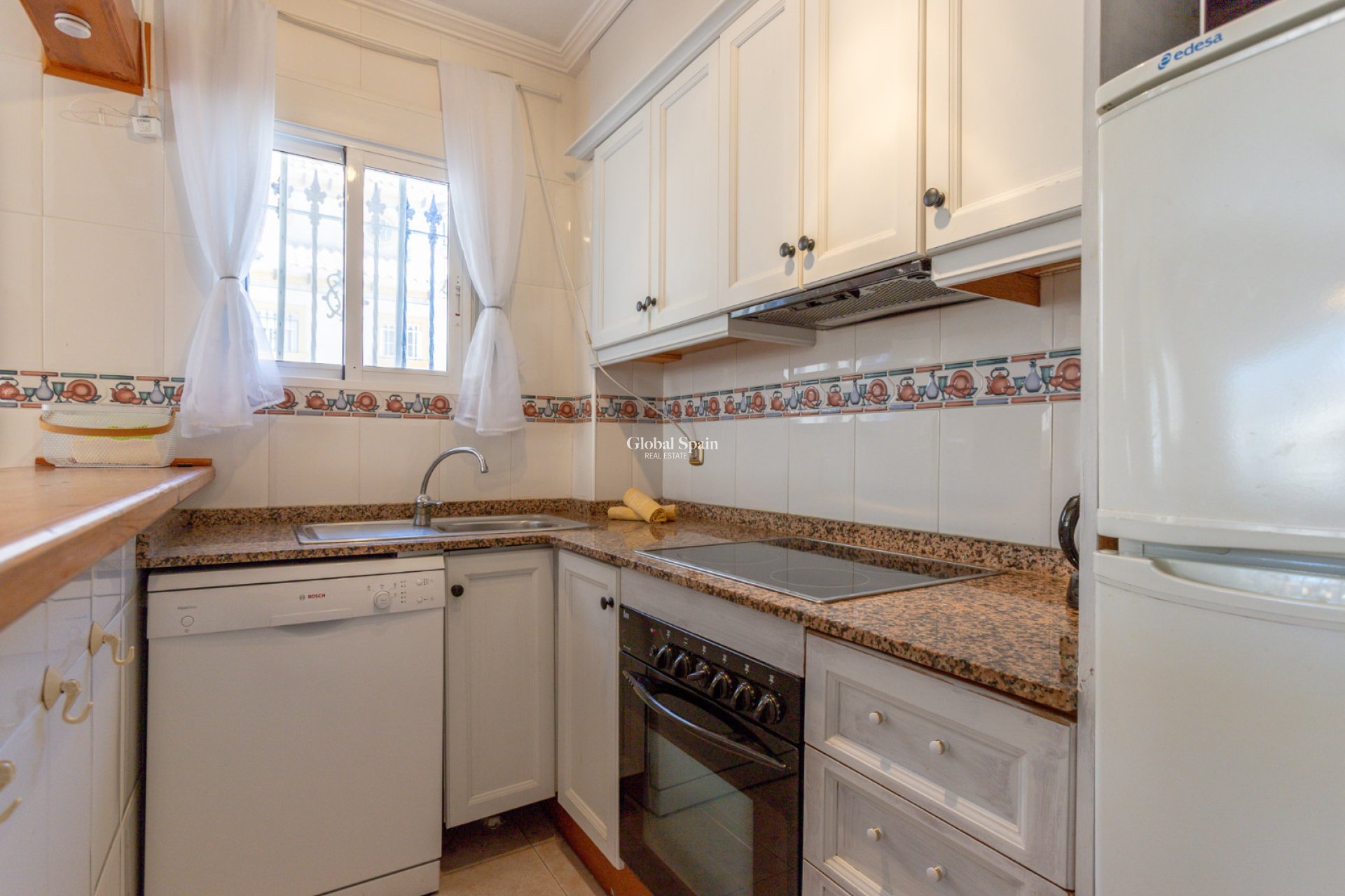 Resale - HOUSE -
ORIHUELA COSTA - La Zenia