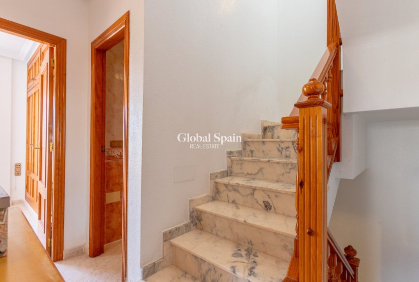 Resale - HOUSE -
ORIHUELA COSTA - La Zenia