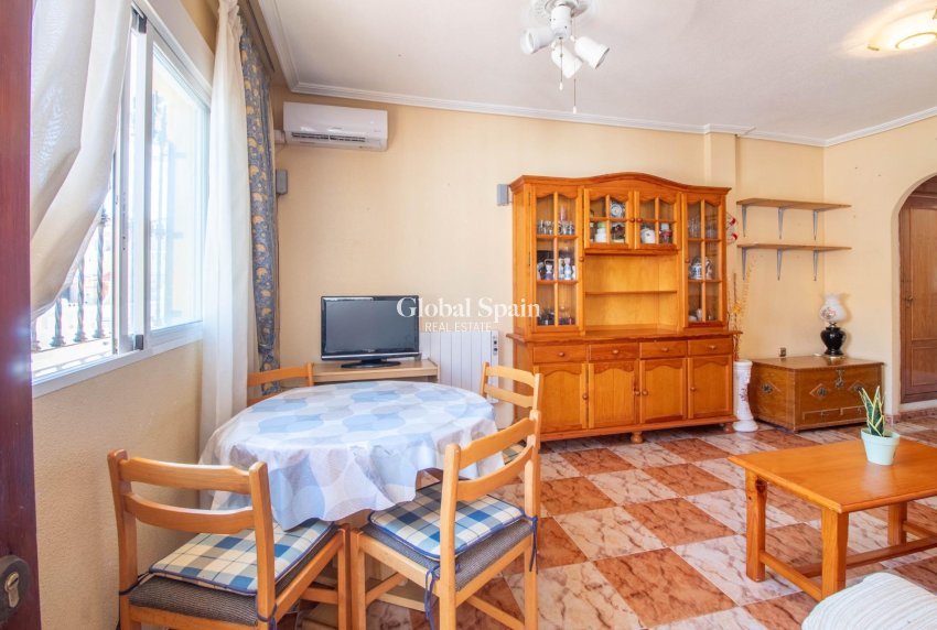 Resale - HOUSE -
ORIHUELA COSTA - La Zenia