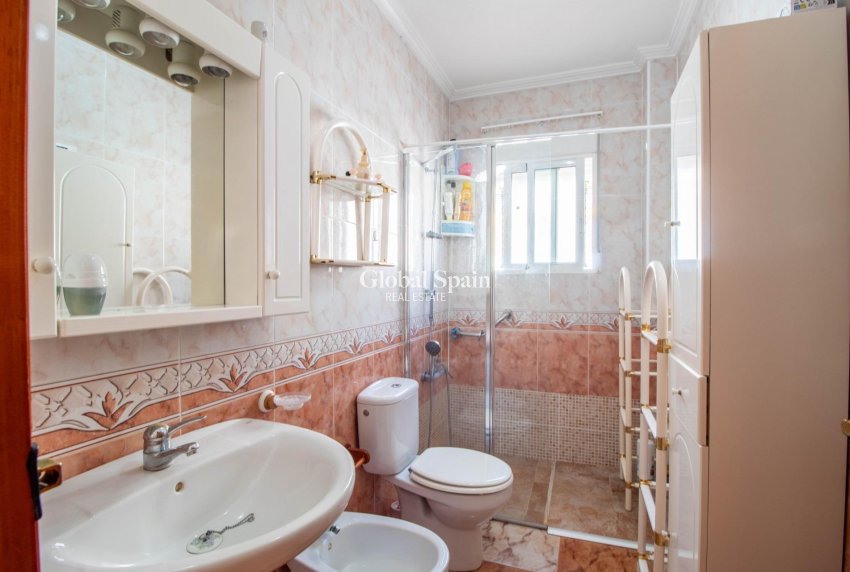 Resale - HOUSE -
ORIHUELA COSTA - La Zenia