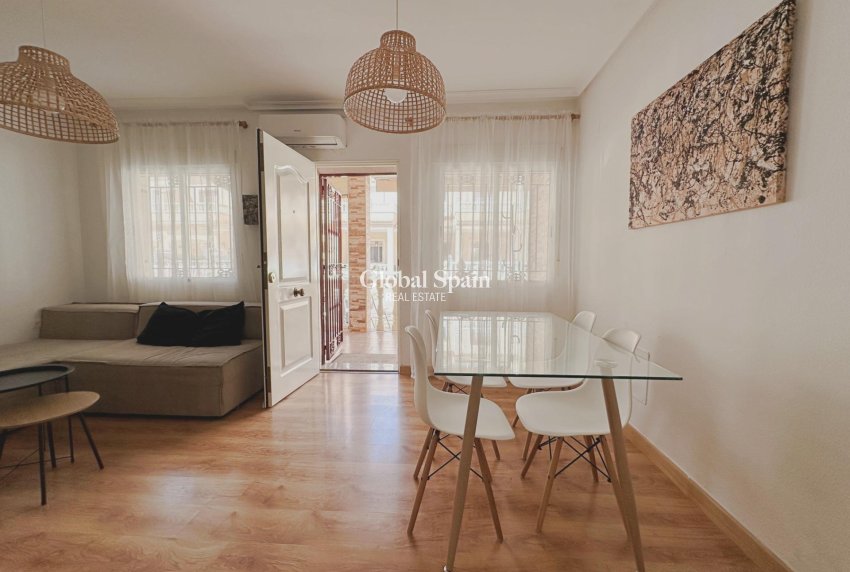 Resale - HOUSE -
ORIHUELA COSTA - La Zenia