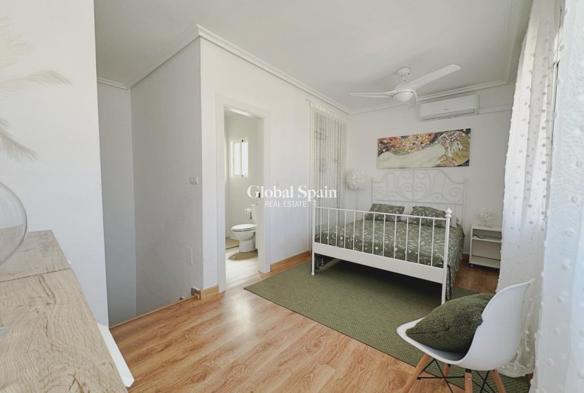Resale - HOUSE -
ORIHUELA COSTA - La Zenia