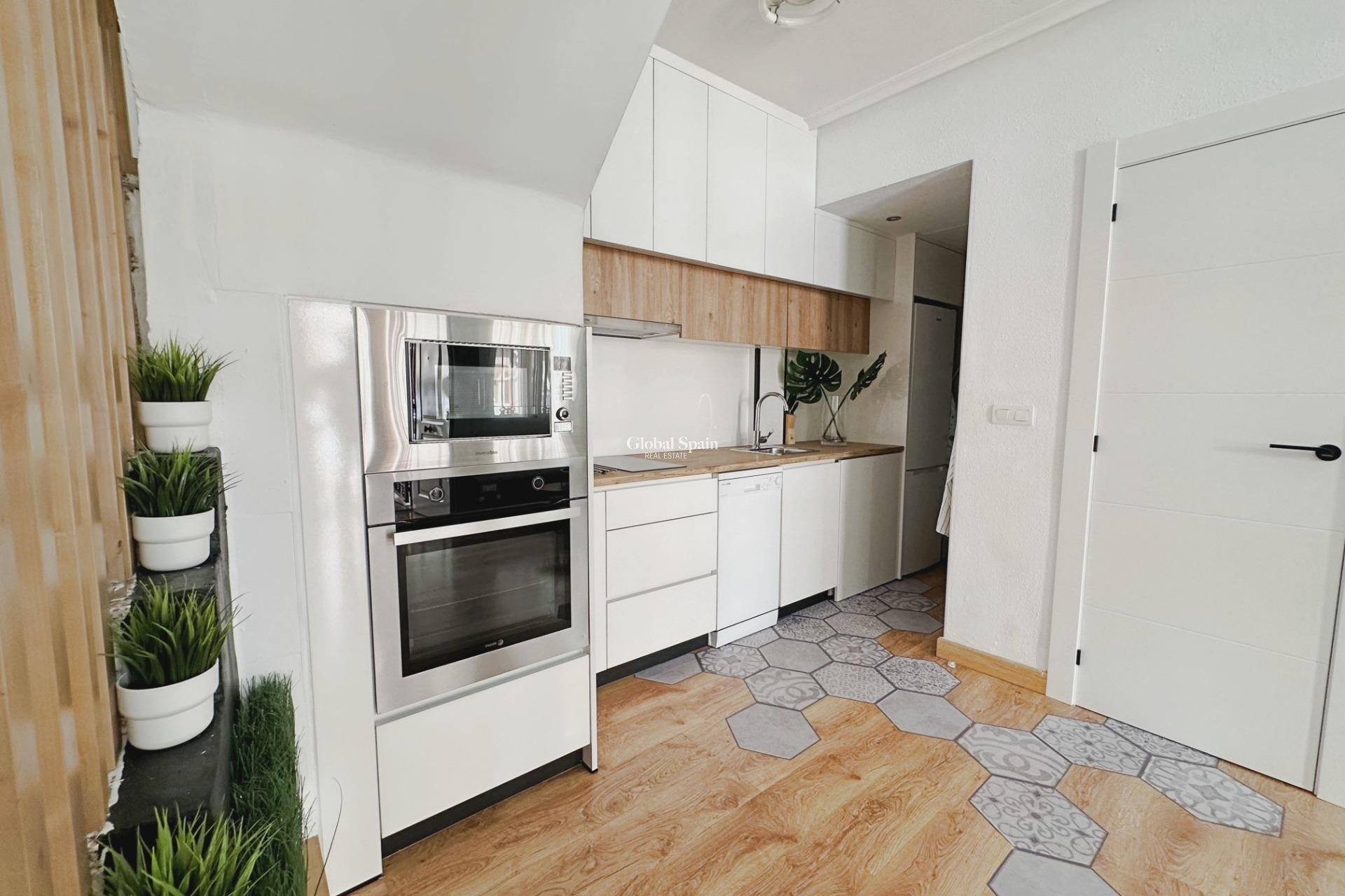 Resale - HOUSE -
ORIHUELA COSTA - La Zenia