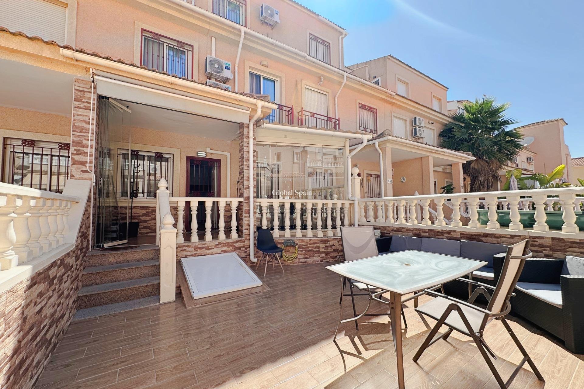 Resale - HOUSE -
ORIHUELA COSTA - La Zenia