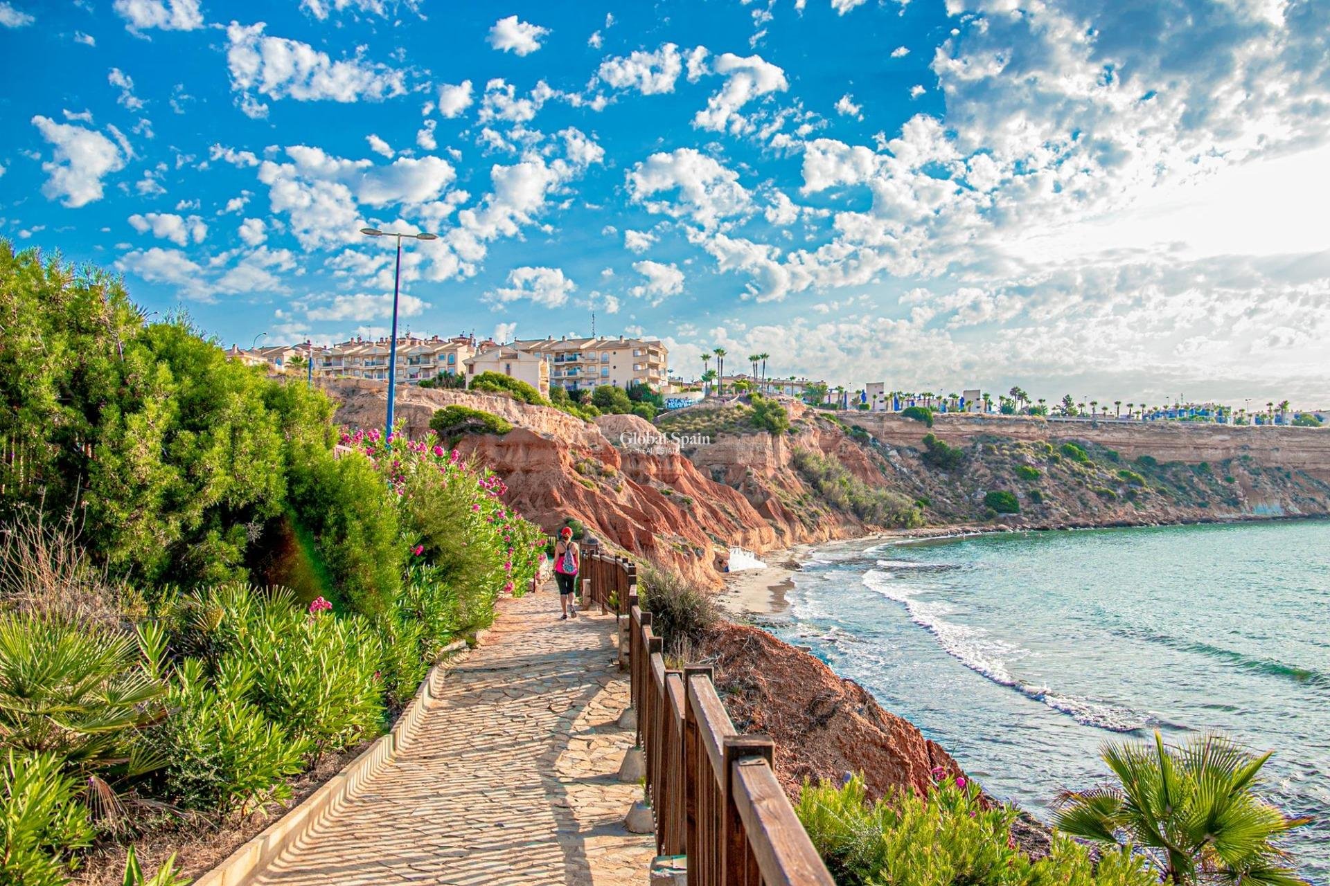 Resale - HOUSE -
ORIHUELA COSTA - La Zenia
