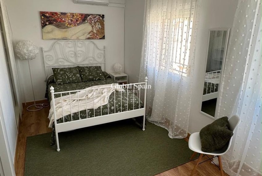 Resale - HOUSE -
ORIHUELA COSTA - La Zenia