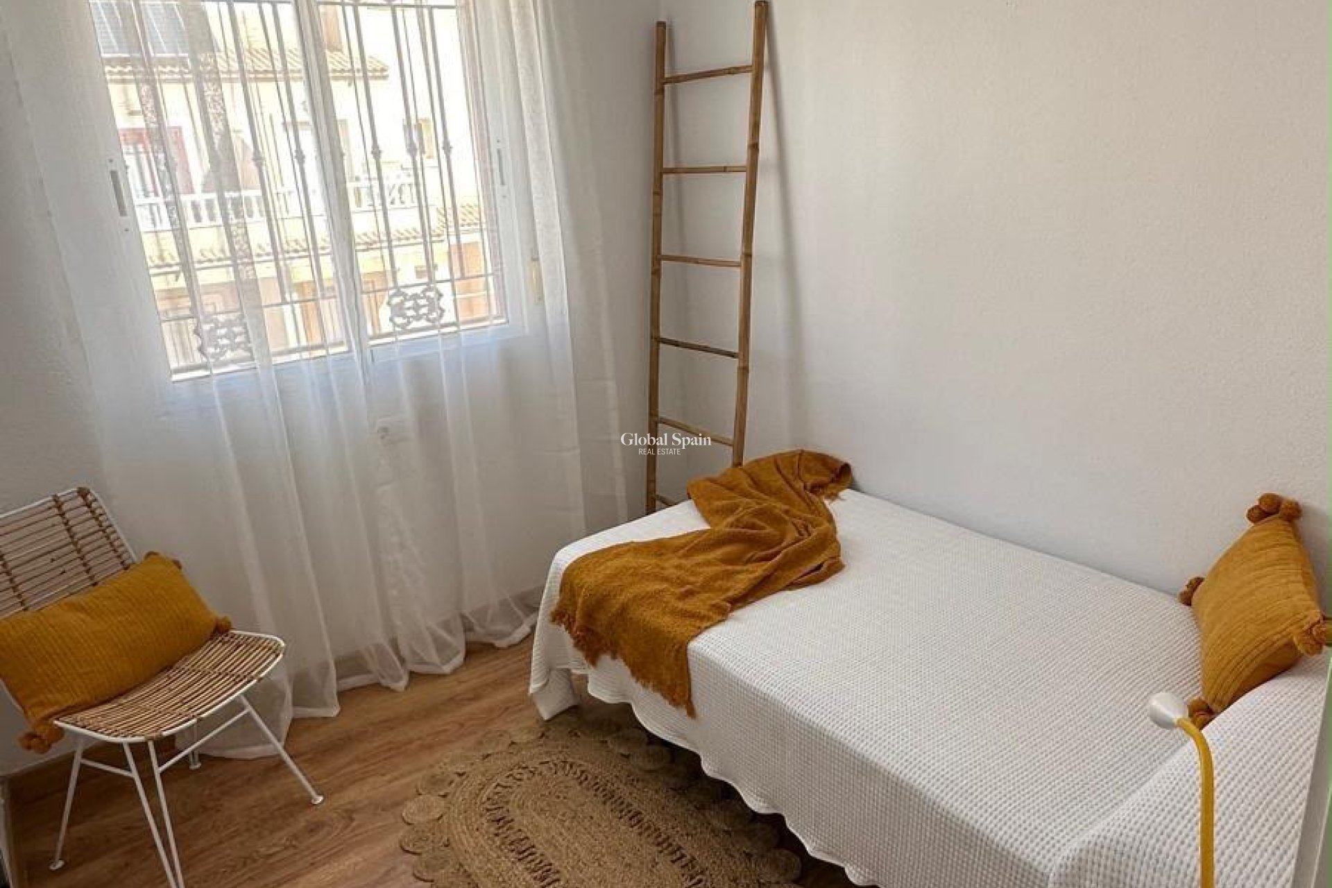 Resale - HOUSE -
ORIHUELA COSTA - La Zenia