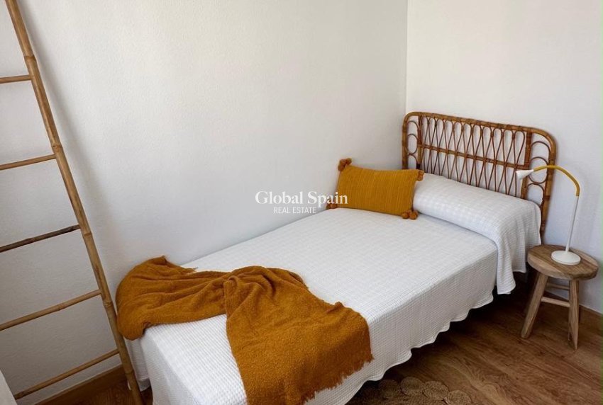 Resale - HOUSE -
ORIHUELA COSTA - La Zenia