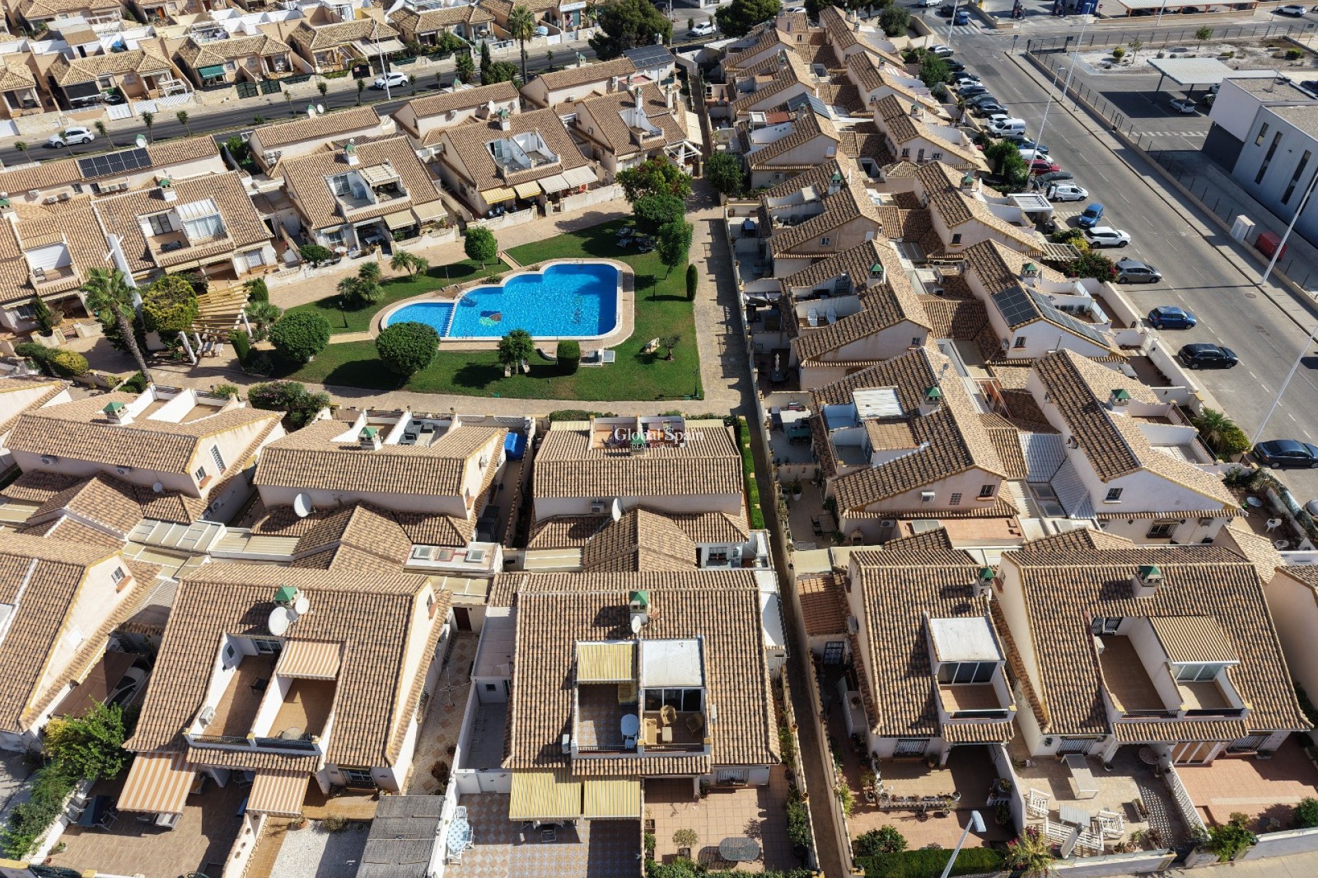 Resale - HOUSE -
ORIHUELA COSTA - La Zenia
