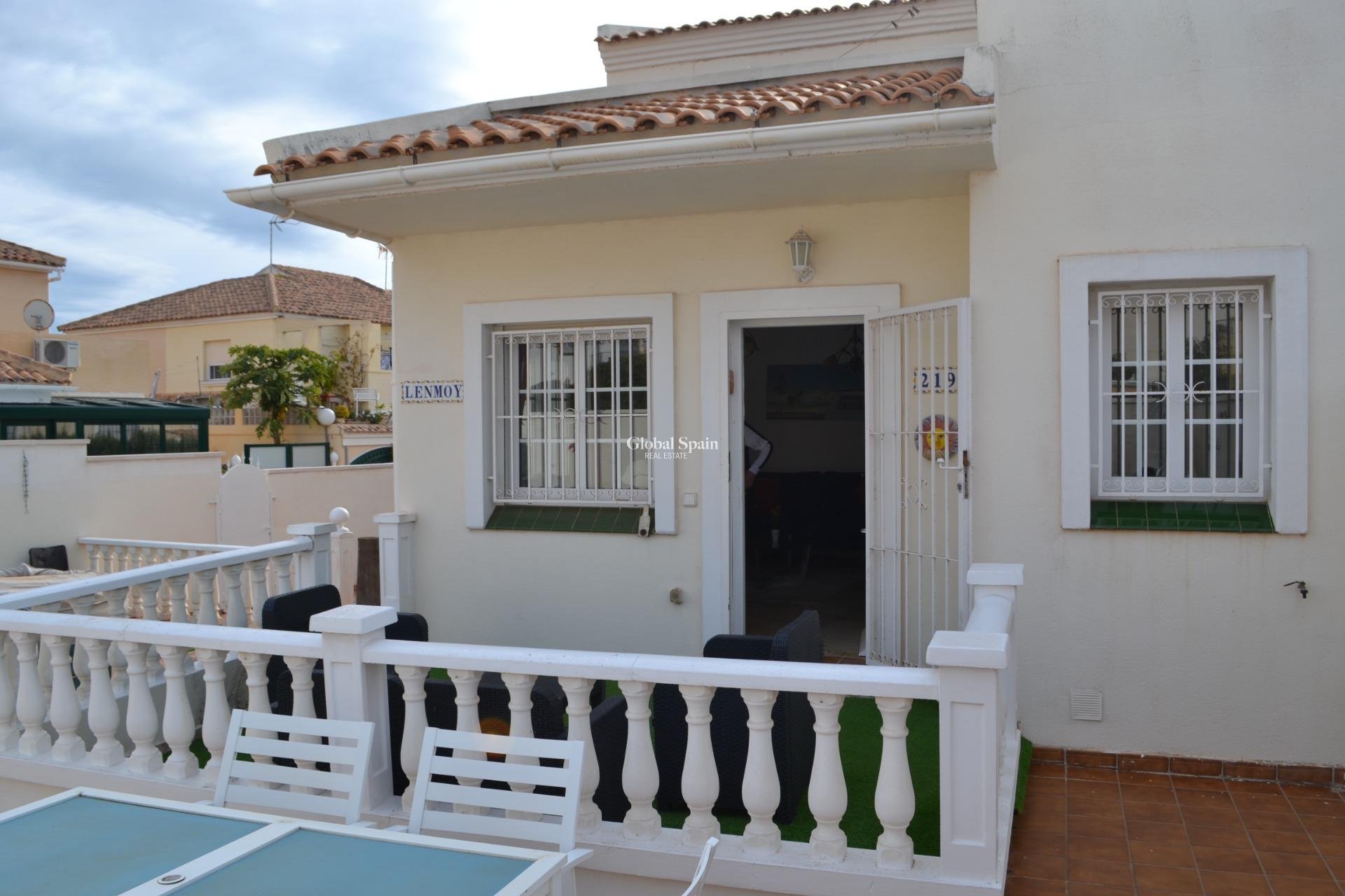 Resale - HOUSE -
ORIHUELA COSTA - La Zenia