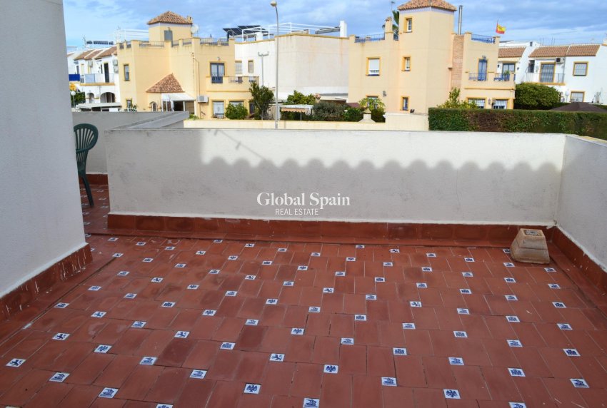 Resale - HOUSE -
ORIHUELA COSTA - La Zenia