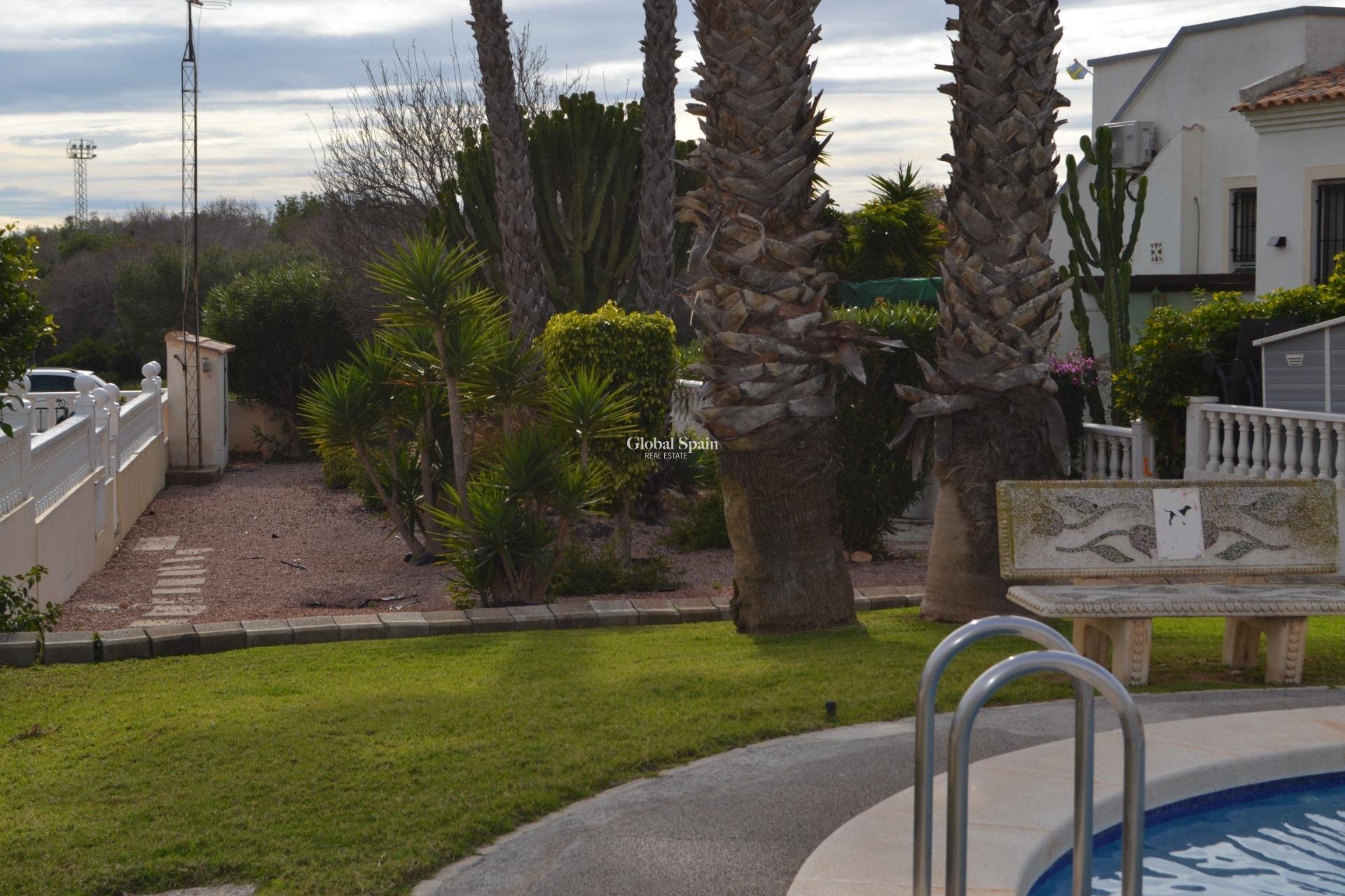 Resale - HOUSE -
ORIHUELA COSTA - La Zenia