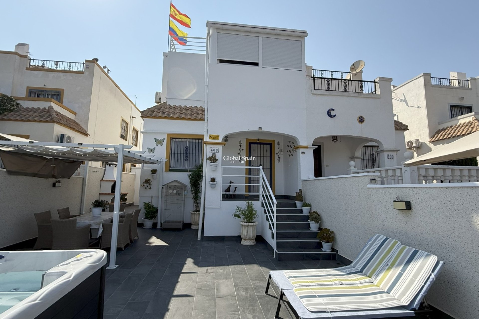 Resale - House -
ORIHUELA COSTA - La Zenia