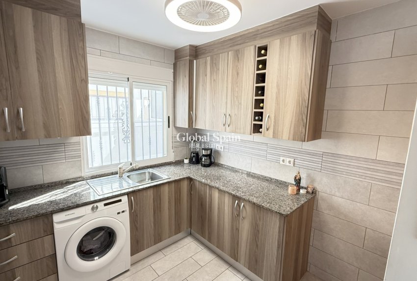 Resale - House -
ORIHUELA COSTA - La Zenia