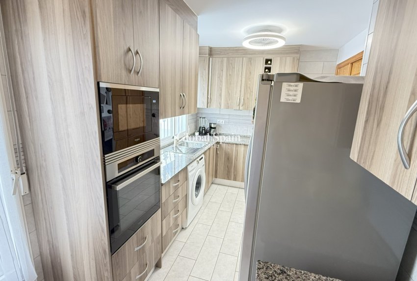 Resale - House -
ORIHUELA COSTA - La Zenia