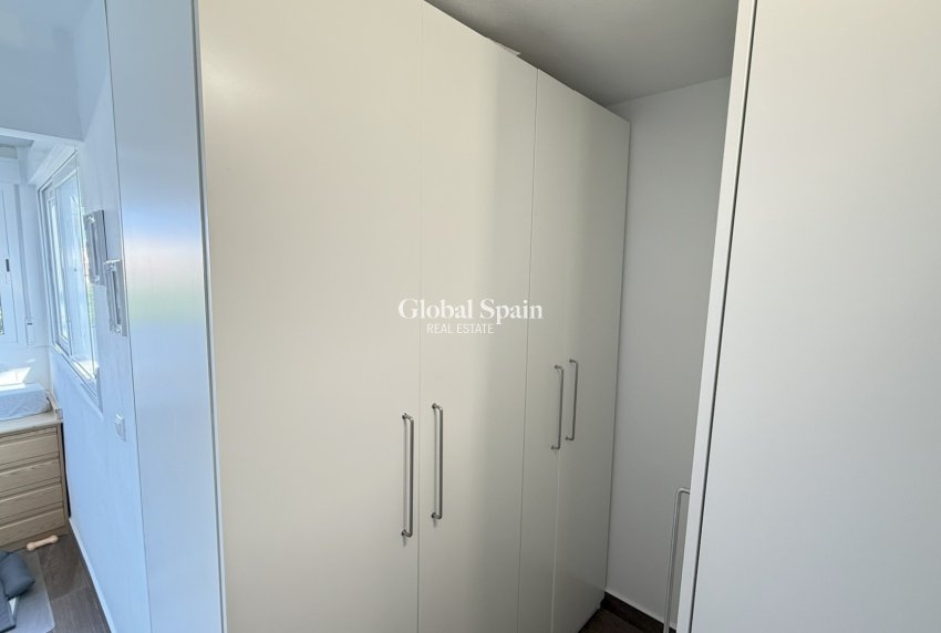 Resale - House -
ORIHUELA COSTA - La Zenia